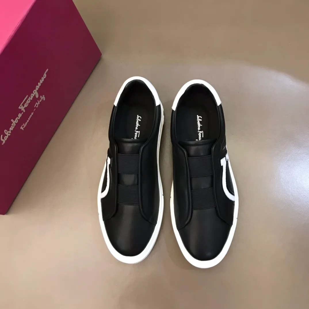 p400【Salvatore Ferraga**】New men's low-top casual shoes! Top-quality cow products, original lasts, made of imported cowhide, first-class texture, first-layer sheepskin lining! Original outsole! The details are exquisite and the style is versatile and upscale! Decorated with a three-dimensional Gancini logo, the back of the tongue and lace-up piping add a pop of color. The high-tech sole features a holographic pattern and Gancini details, making it ideal for a practical yet stylish everyday look. Code number 38-44 (45 can be customized)
